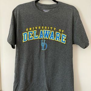Champion Official University of Delaware T shirt
